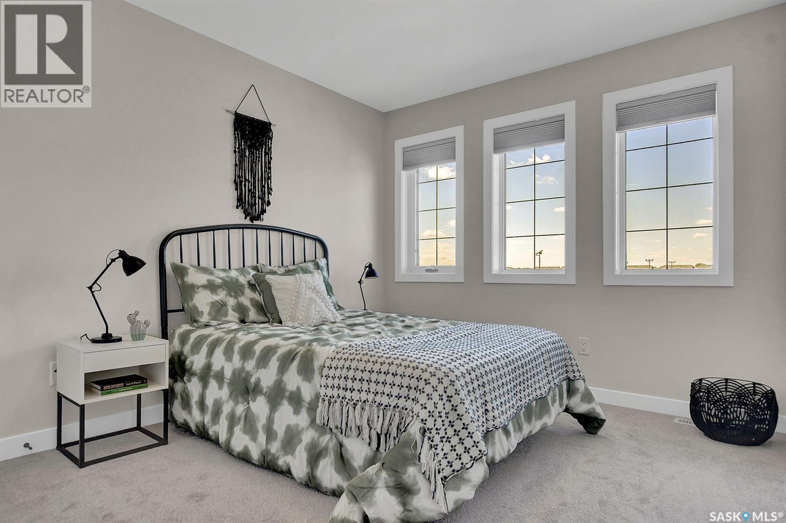 273 Lakeside BOULEVARD - 2
