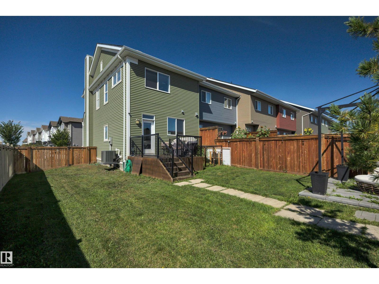 2605 MAPLE WY NW, Maple Crest, Edmonton photo 2