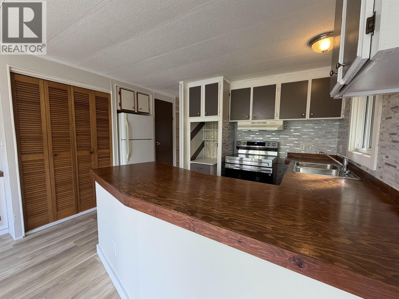 2066 LAUREL STREET - 17