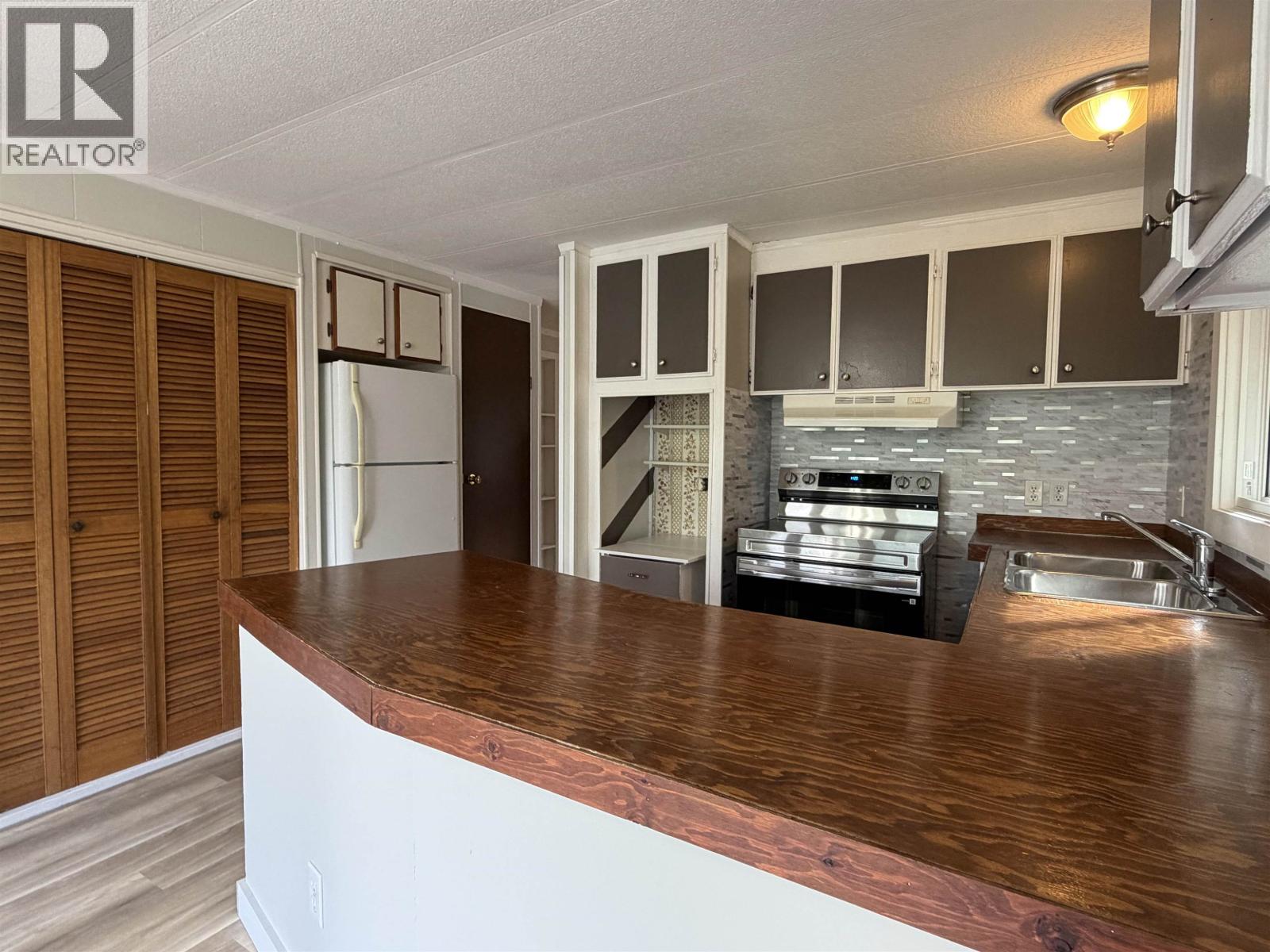 2066 LAUREL STREET - 18