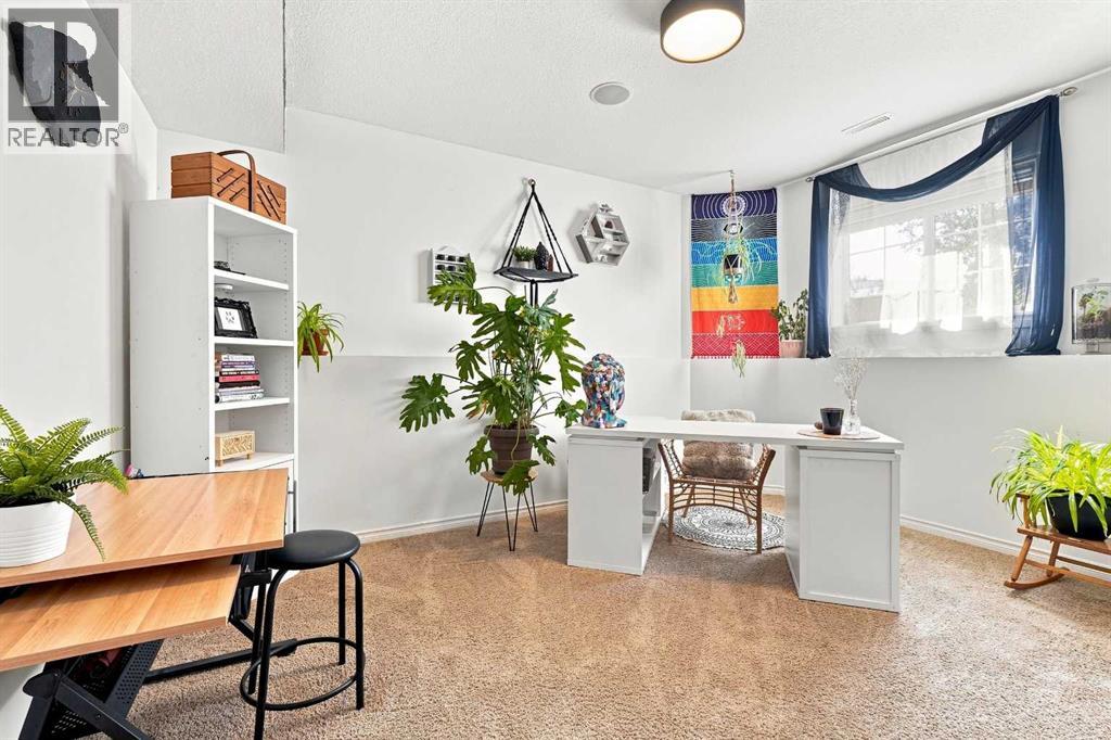 Listing photo – 19 Jenner Crescent, Red Deer