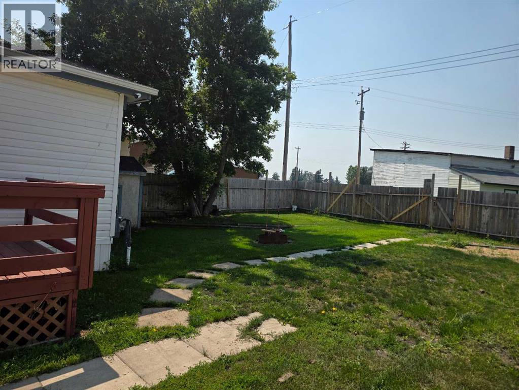 Listing photo – 5016, 49 street, Clive