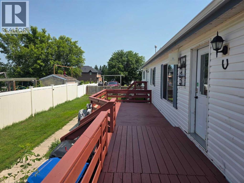 Listing photo – 5016, 49 street, Clive