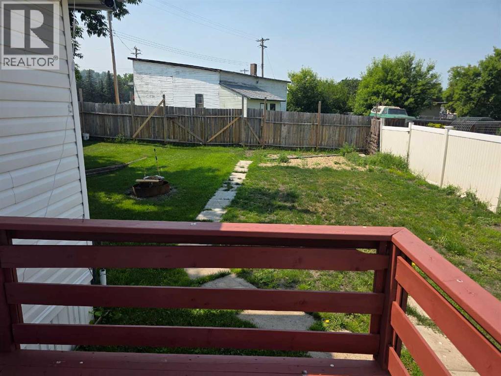 Listing photo – 5016, 49 street, Clive
