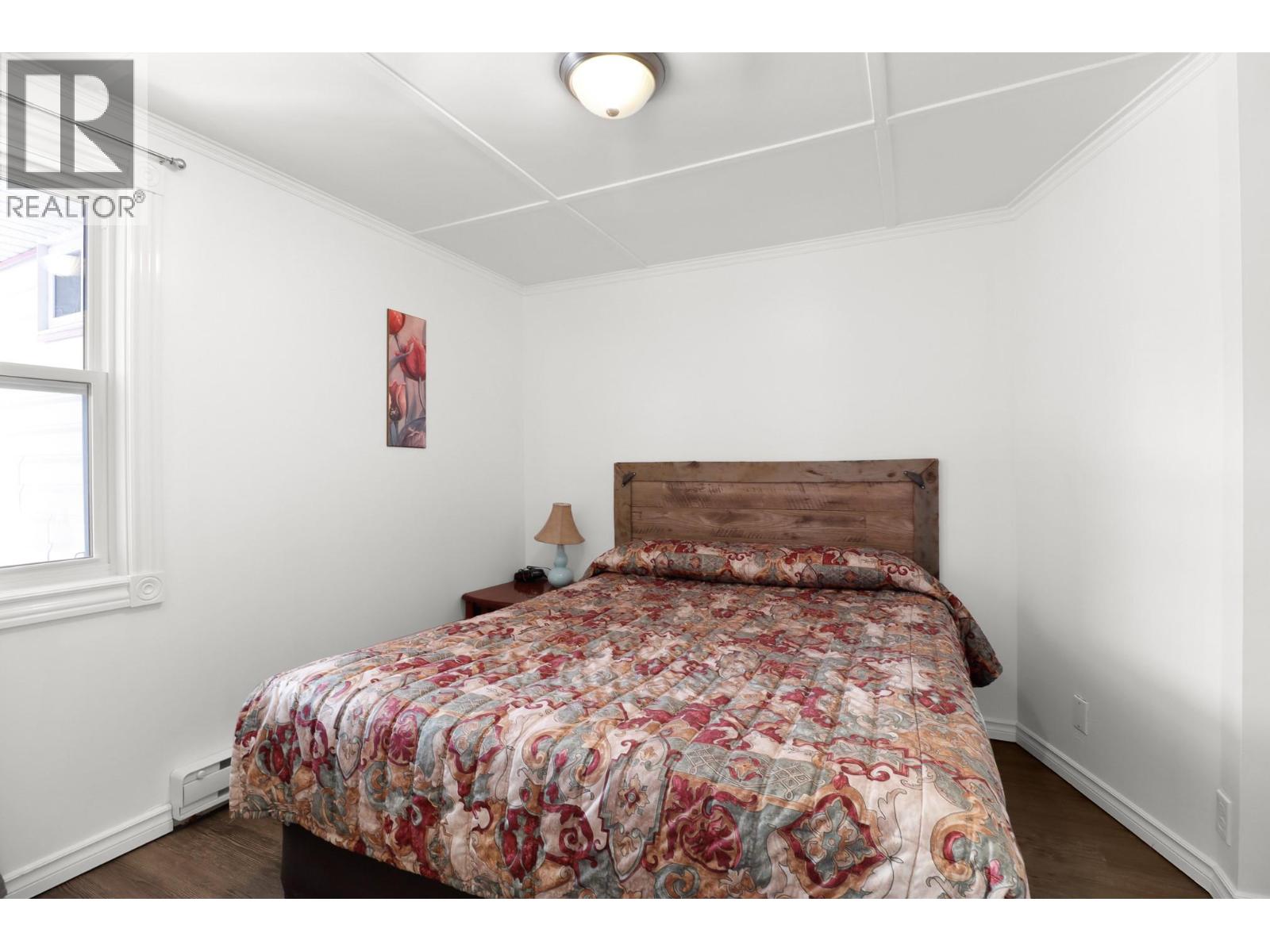 25 of 51 - 432 Van Horne Street S
