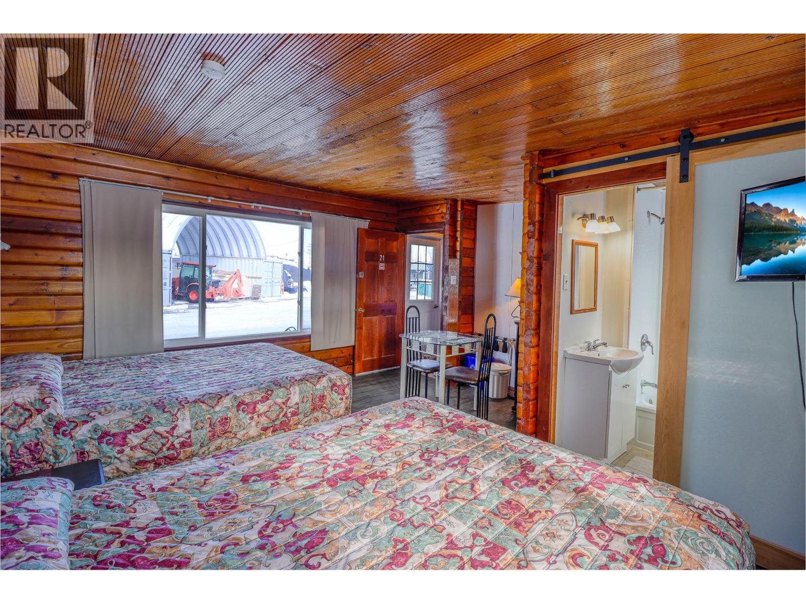 30 of 51 - 432 Van Horne Street S