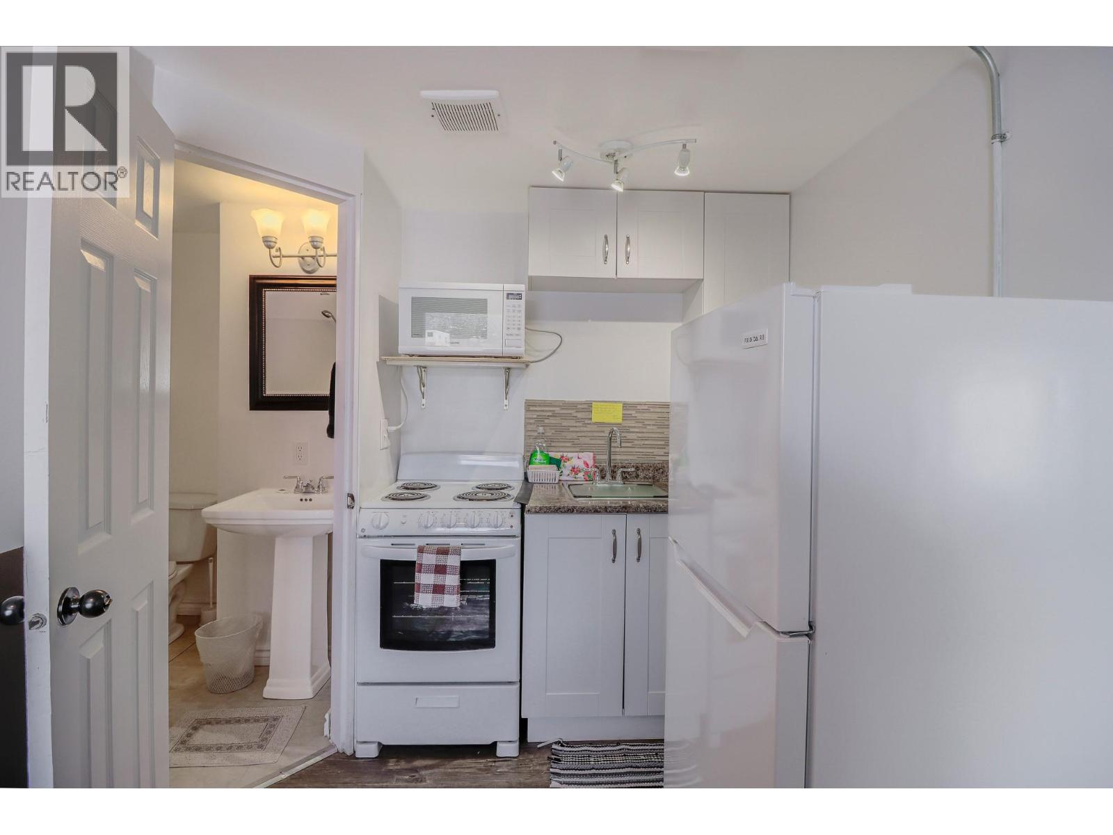 15 of 51 - 432 Van Horne Street S