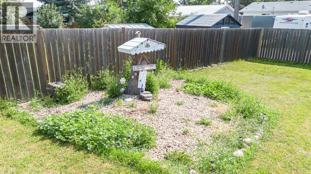 Listing photo – 5005 53 Street, Castor