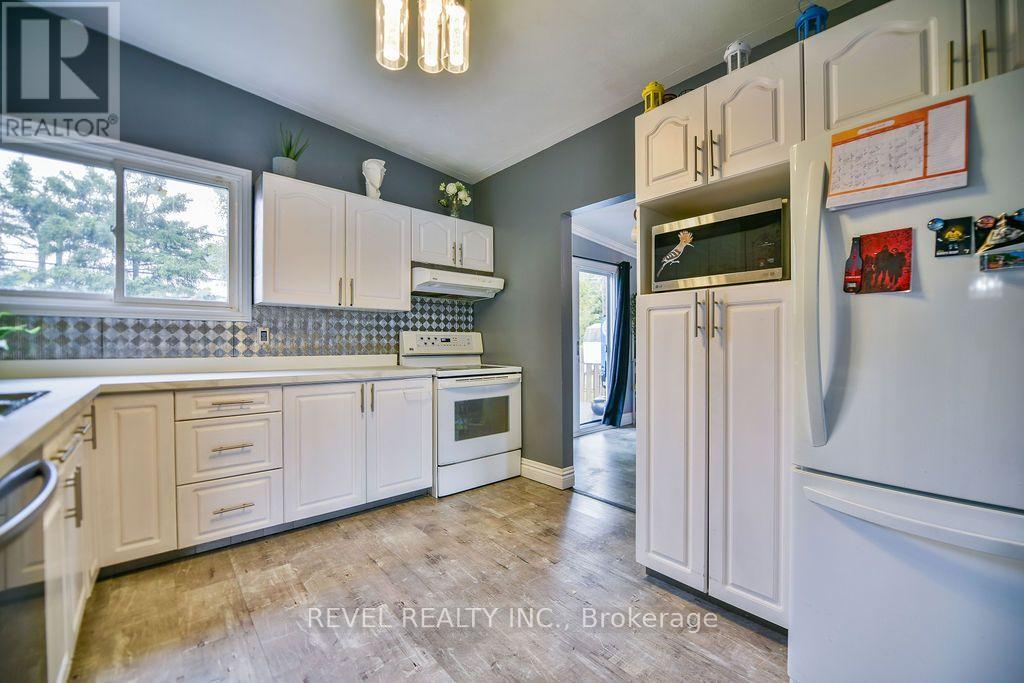 370 MORANDIN AVENUE - 11