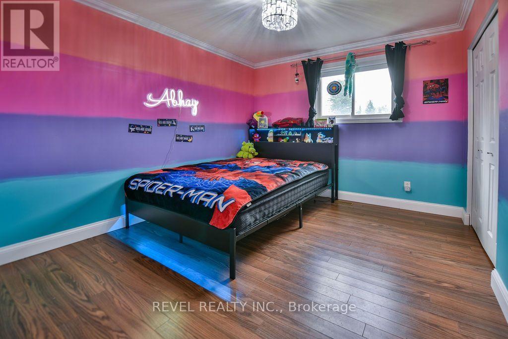 370 MORANDIN AVENUE - Image 23