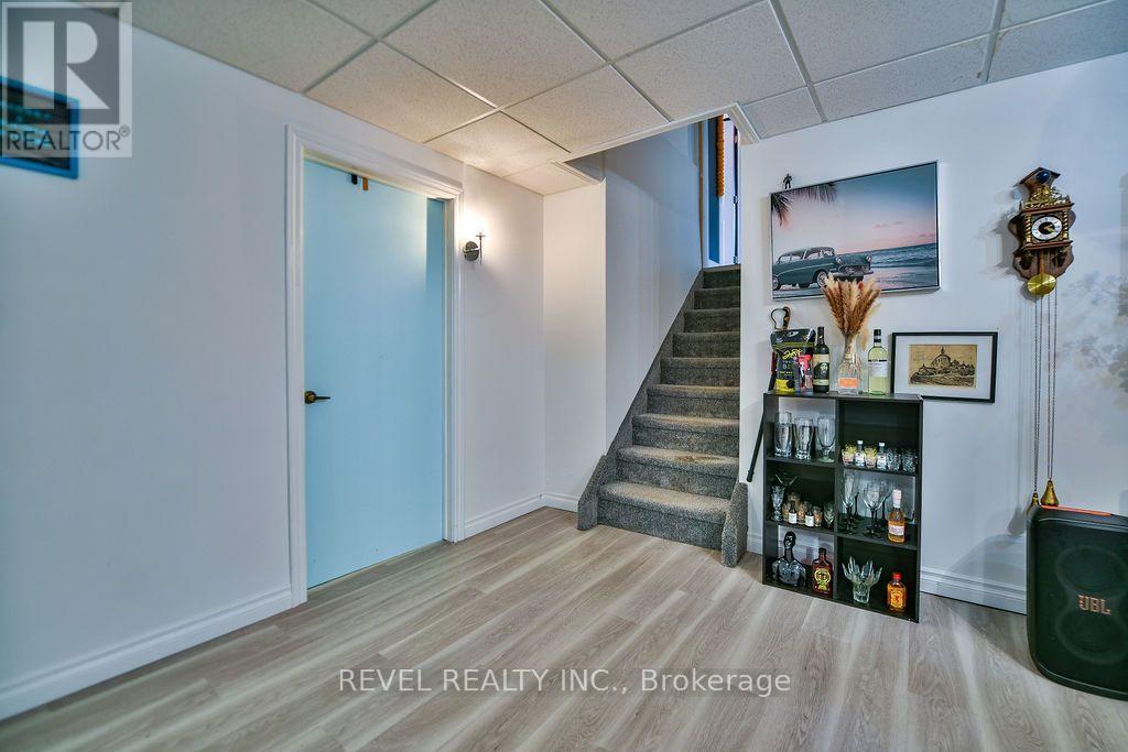 370 MORANDIN AVENUE - Image 33