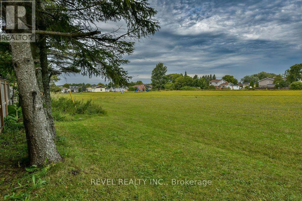 370 MORANDIN AVENUE - 37