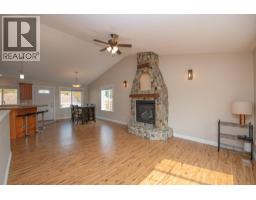 Foyer - 1808 Skyview Crescent, Lumby, BC V0E2G0 Photo 16