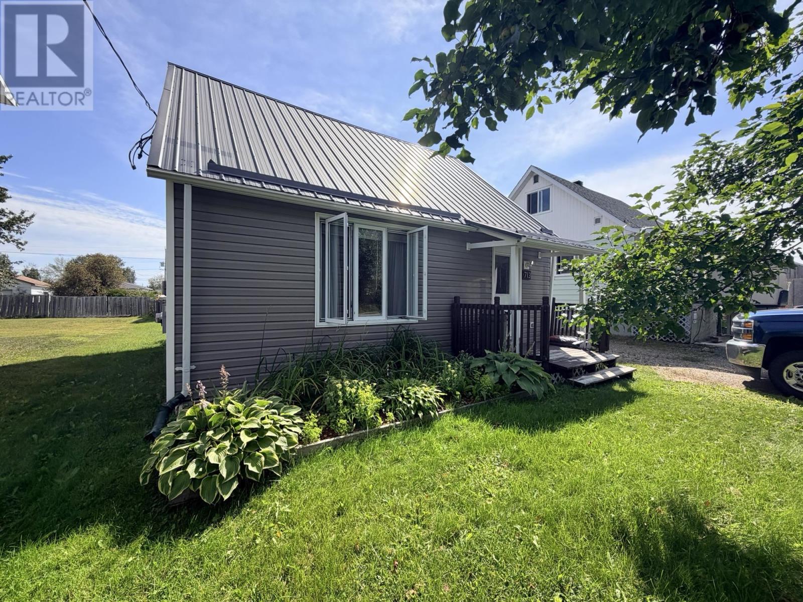 713 First ST W - 22