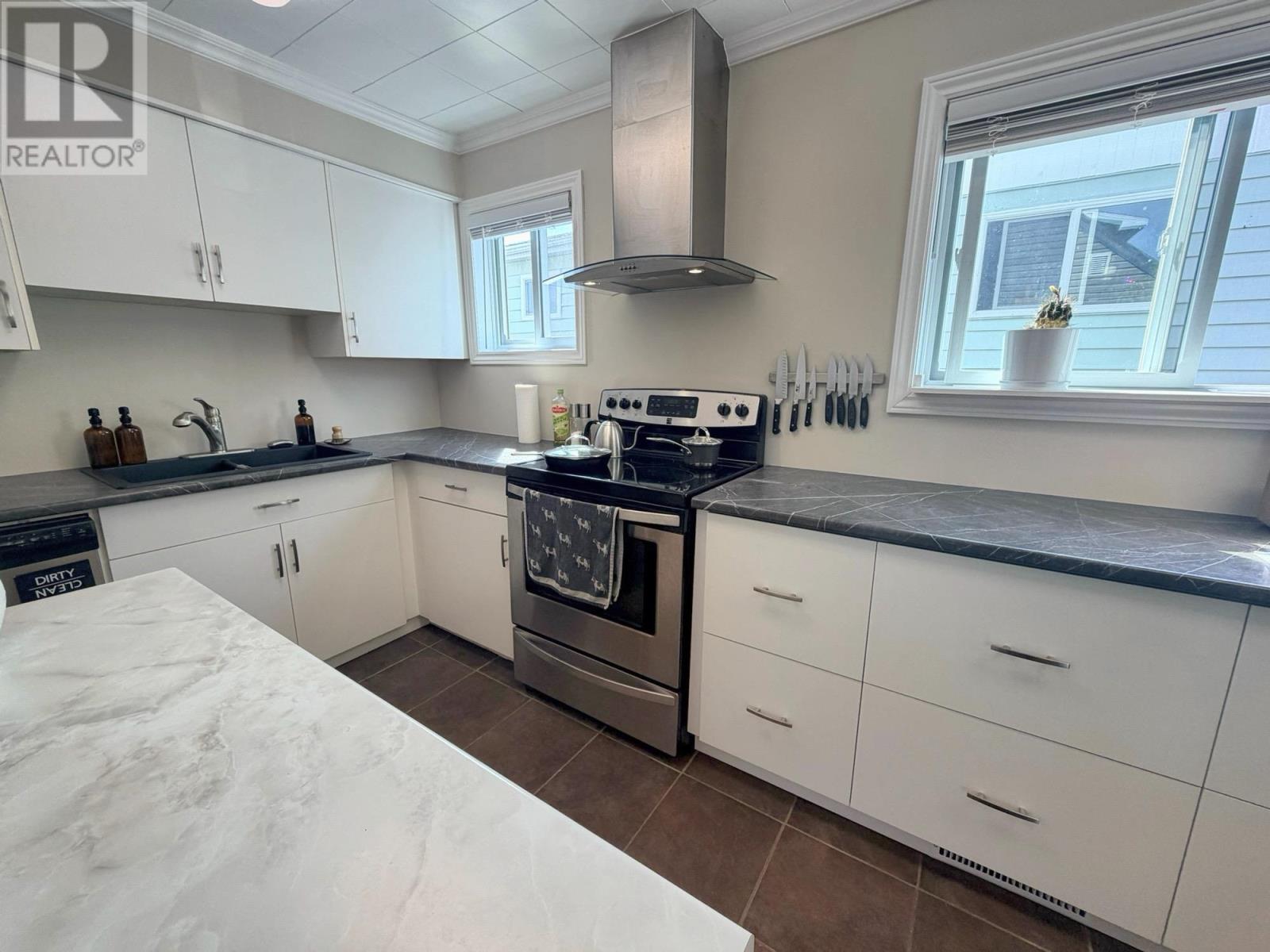 713 First ST W - 4