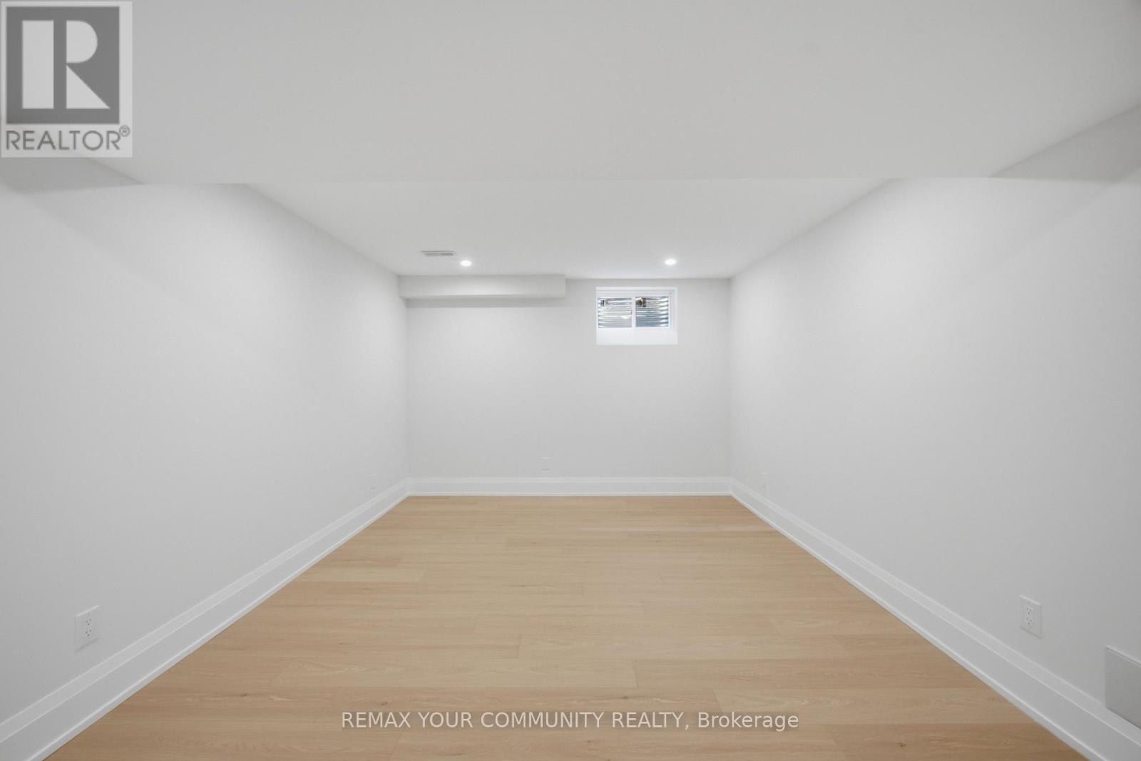 2 SUGGS LANE - Image 32