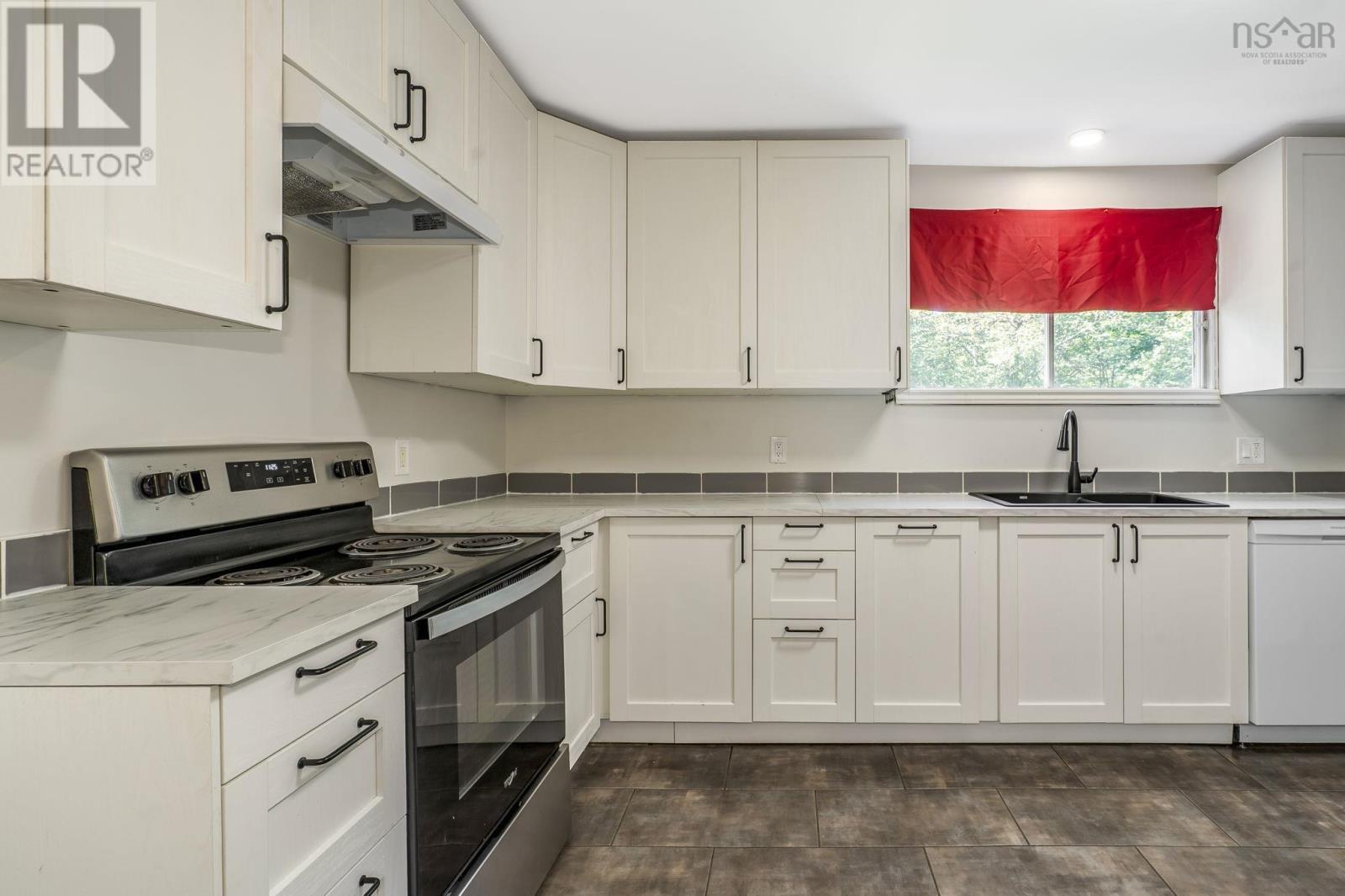 15 Ernest Avenue - 16