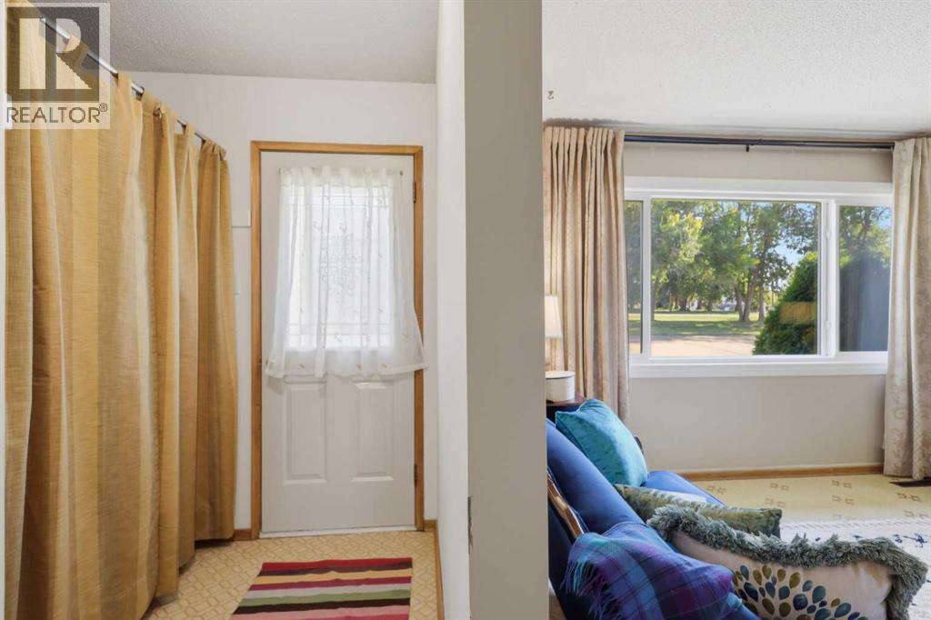 Listing photo – 5216 54 Avenue, Bashaw