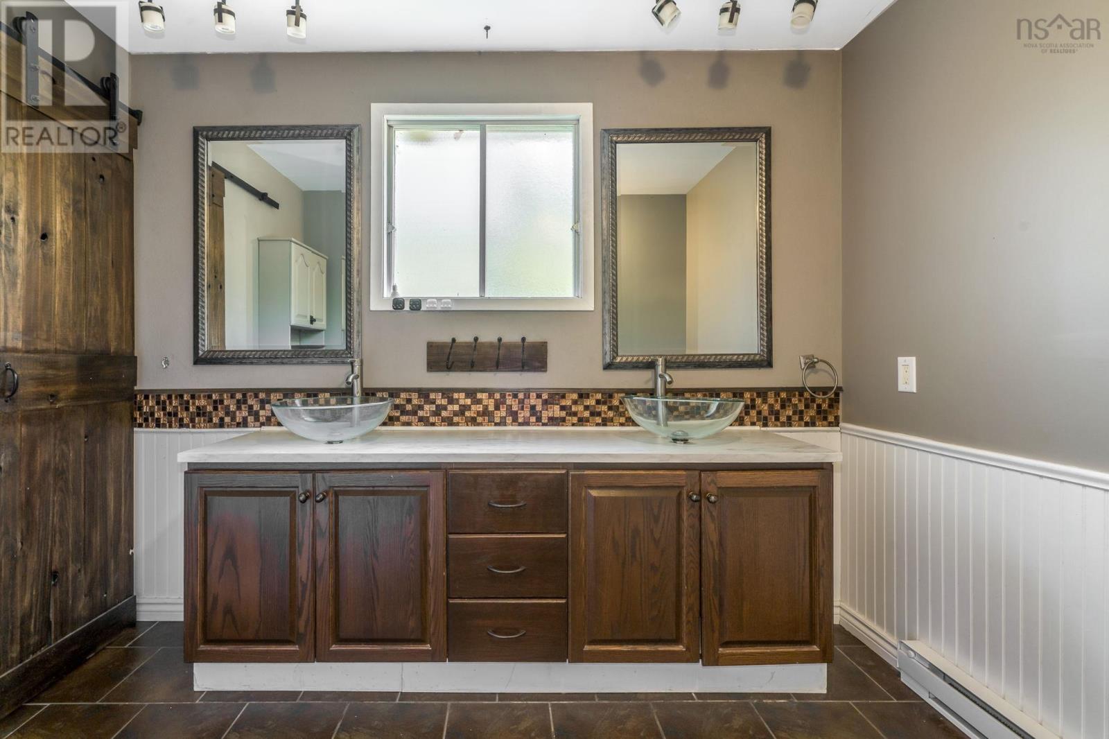 15 Ernest Avenue - 27