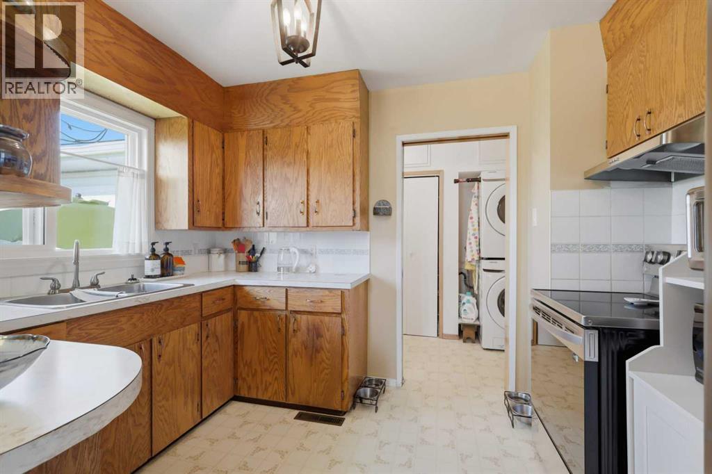 Listing photo – 5216 54 Avenue, Bashaw