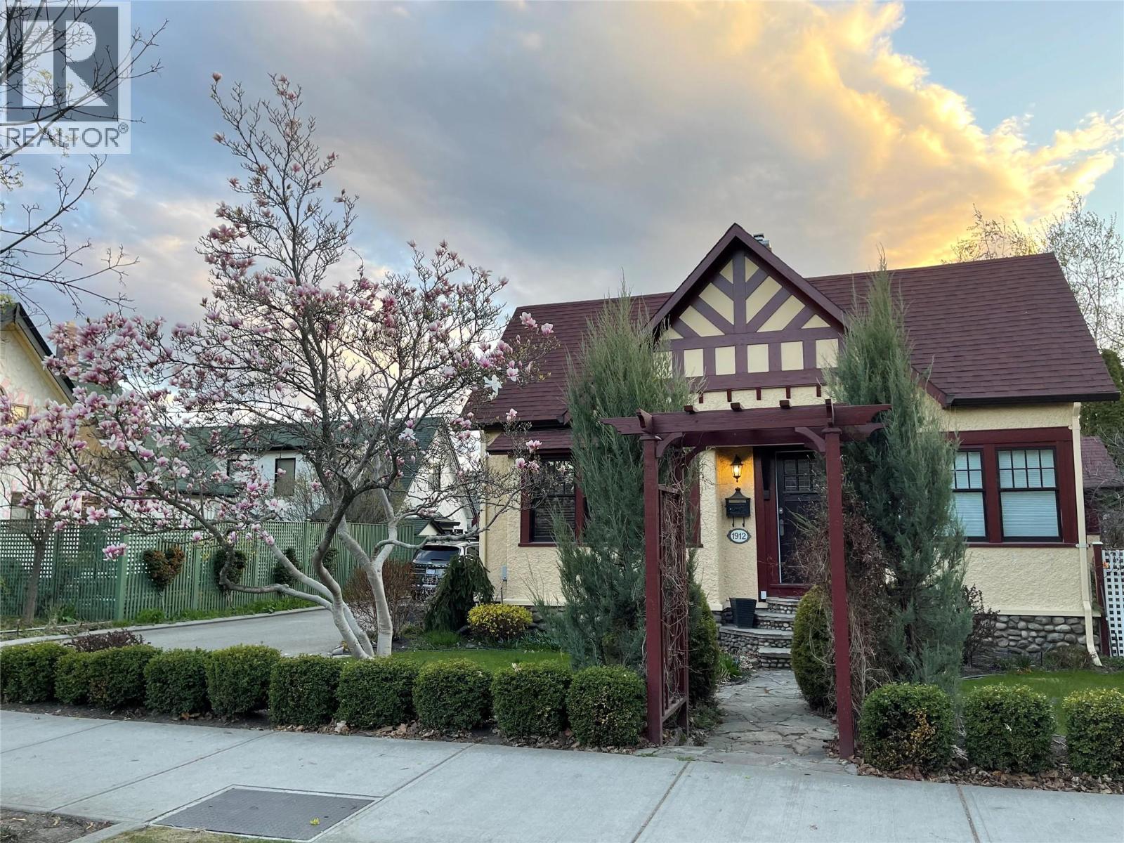 1912 Abbott Street - 1