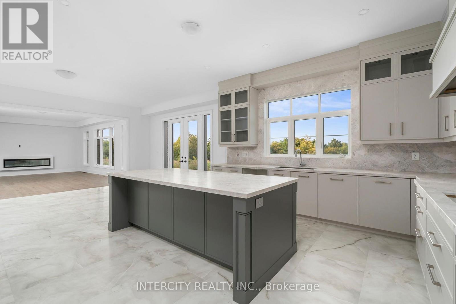20 GOLD BOTTOM CRESCENT - 20