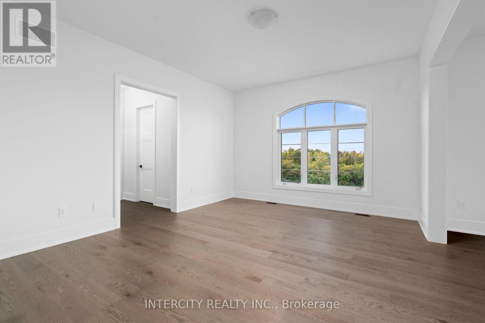 20 GOLD BOTTOM CRESCENT - Image 25