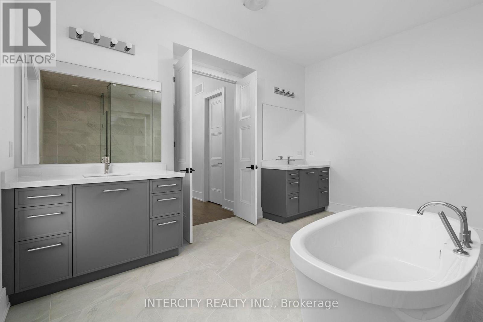20 GOLD BOTTOM CRESCENT - Image 31