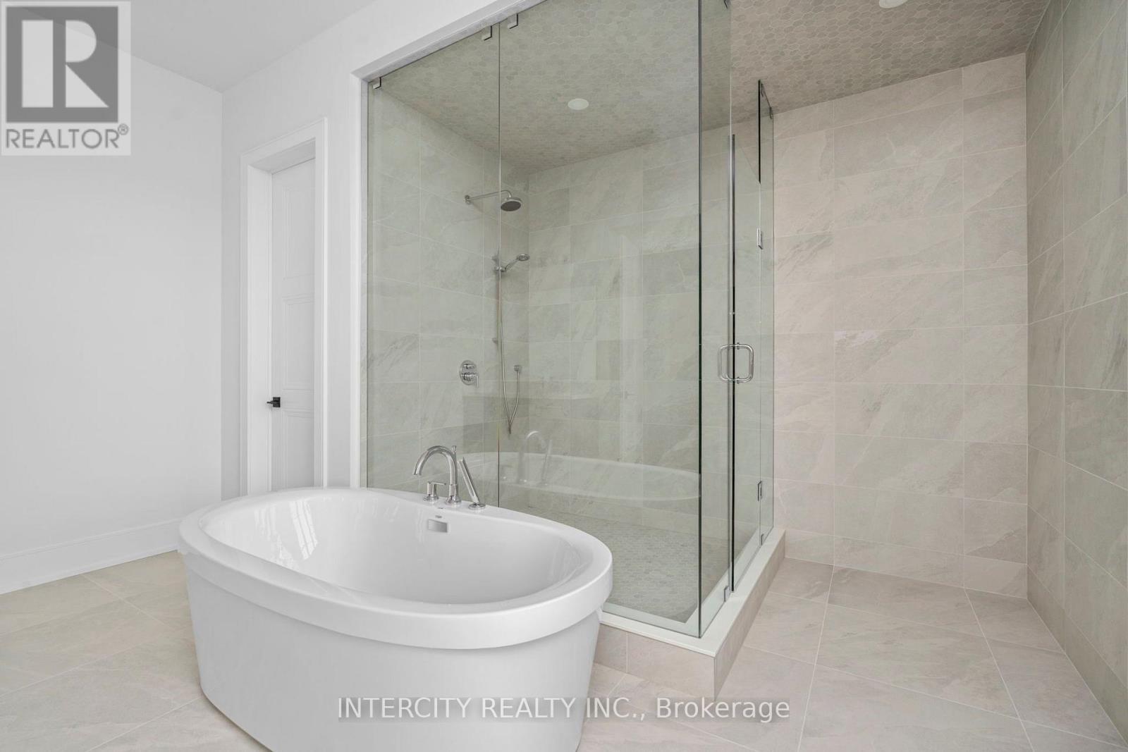 20 GOLD BOTTOM CRESCENT - Image 32