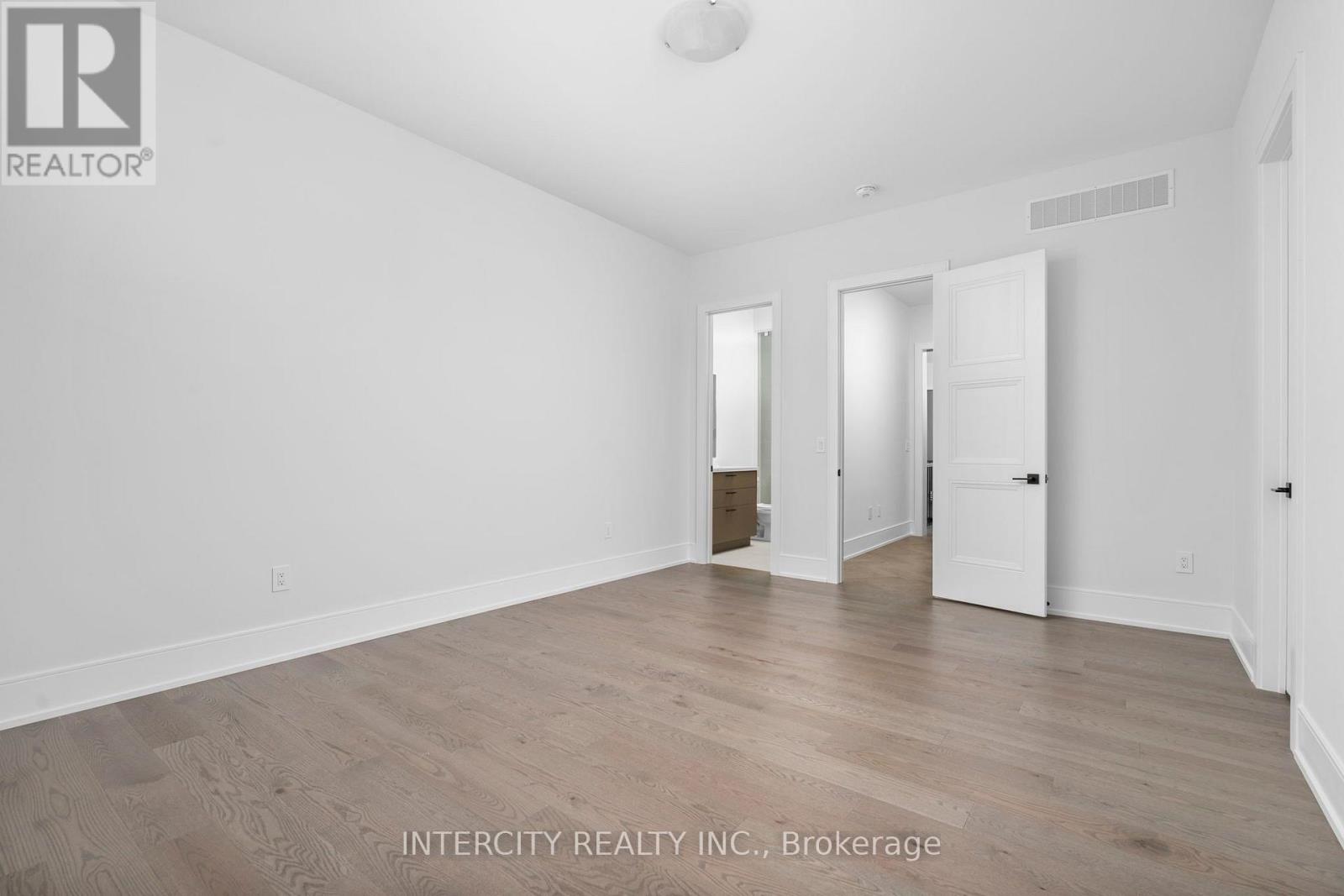 20 GOLD BOTTOM CRESCENT - Image 35
