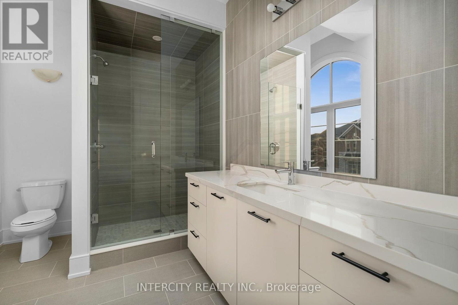 20 GOLD BOTTOM CRESCENT - Image 39