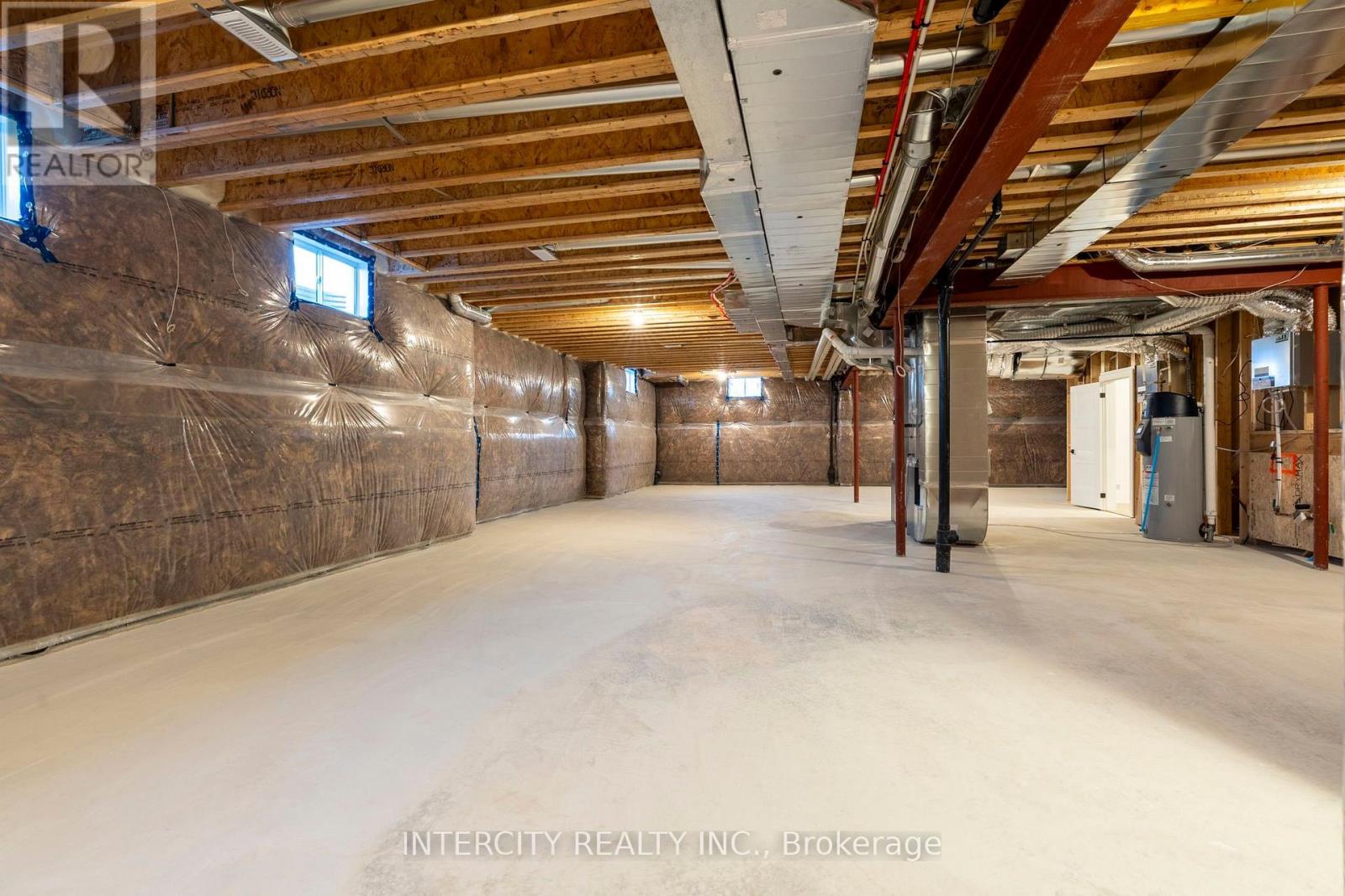 20 GOLD BOTTOM CRESCENT - Image 48