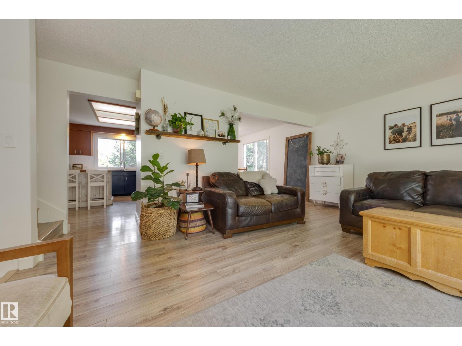 77 BEACON CR, Braeside, St. Albert photo 3