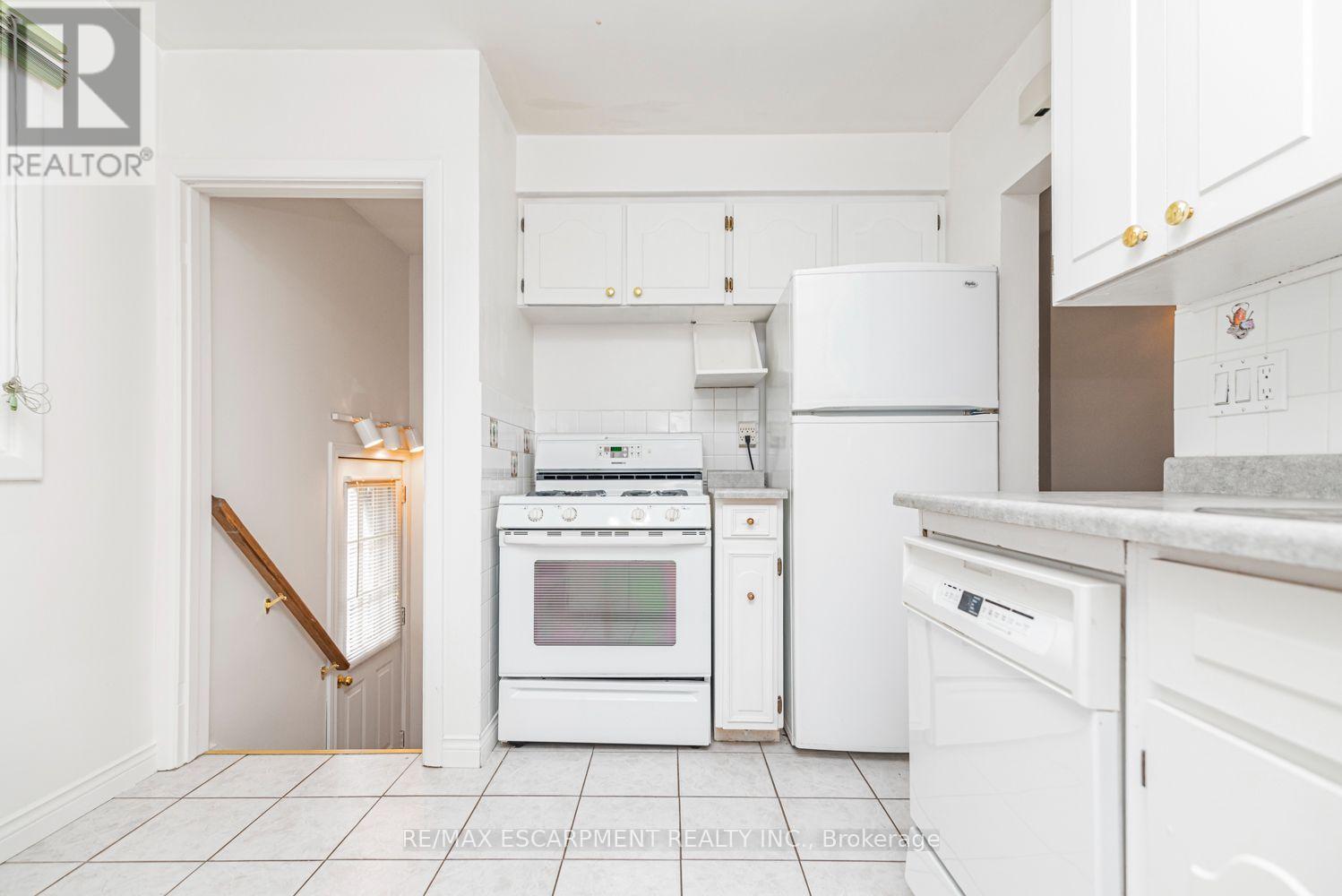 37 LORNE AVENUE - 12