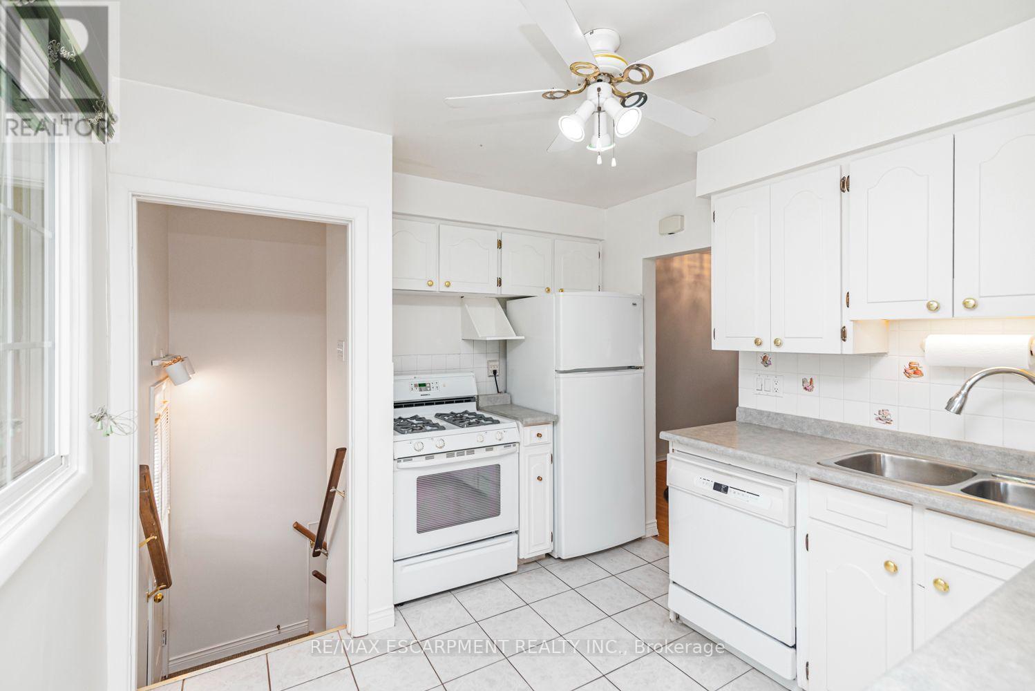 37 LORNE AVENUE - 13
