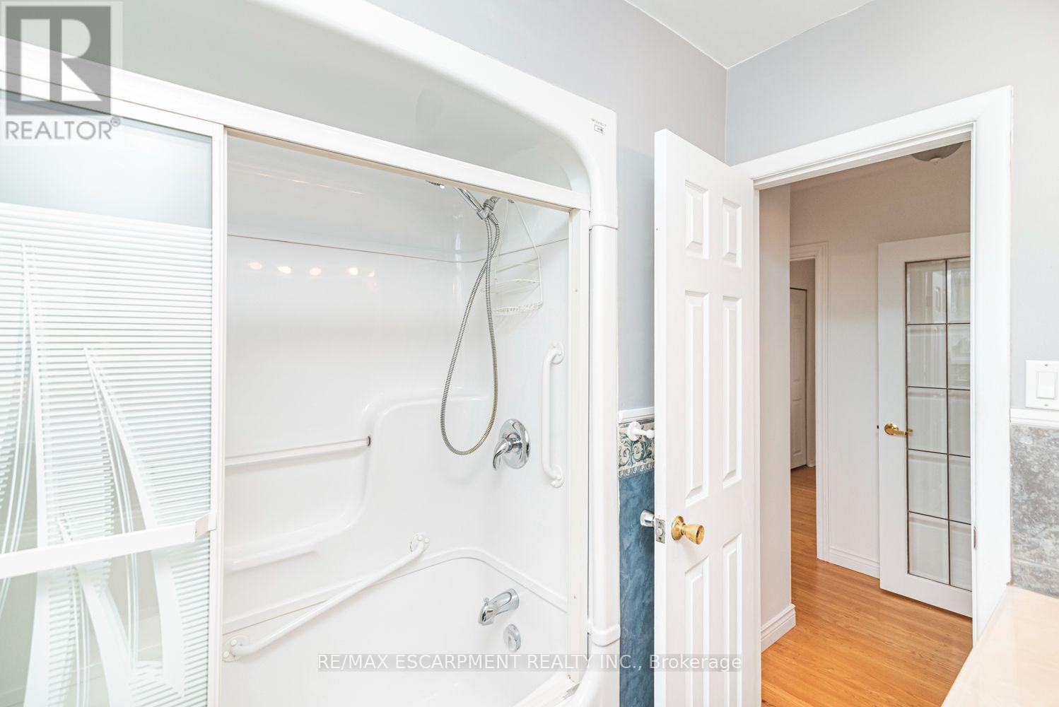 37 LORNE AVENUE - 20