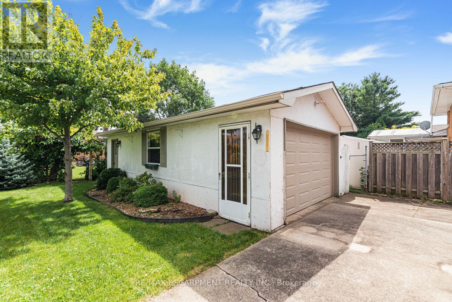 37 LORNE AVENUE - 26
