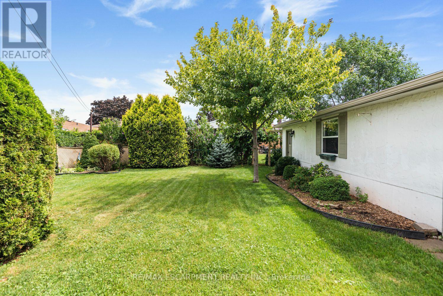 37 LORNE AVENUE - 32