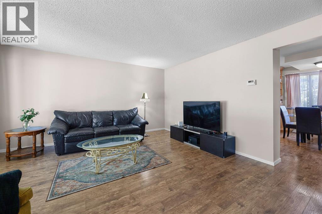 Listing photo – 4113 53 Avenue, Innisfail