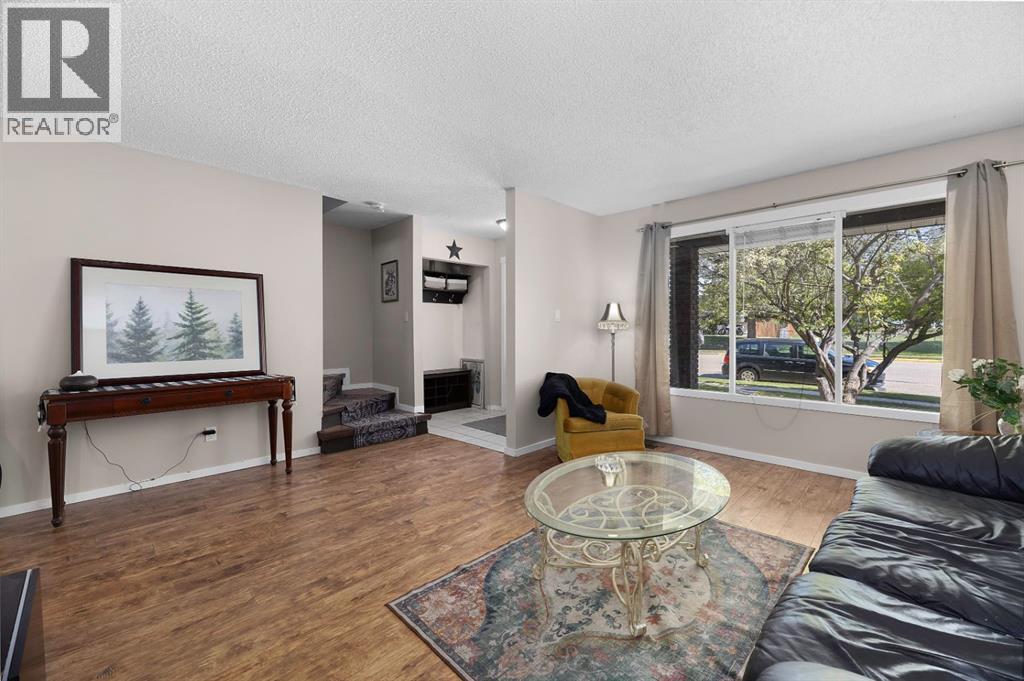 Listing photo – 4113 53 Avenue, Innisfail