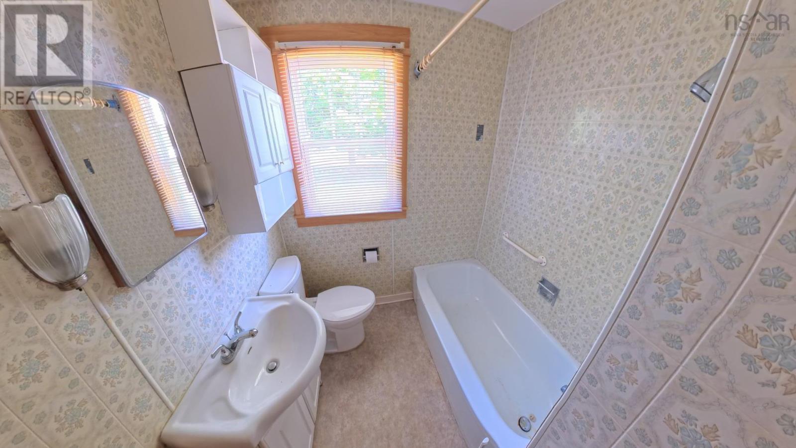 1549 Victoria Road - 7