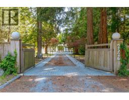 Bedroom - 2526 Island Hwy W, Qualicum Beach, BC V9K1B5 Photo 10
