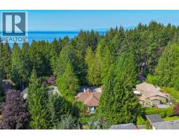Bedroom - 2526 Island Hwy W, Qualicum Beach, BC V9K1B5 Photo 9
