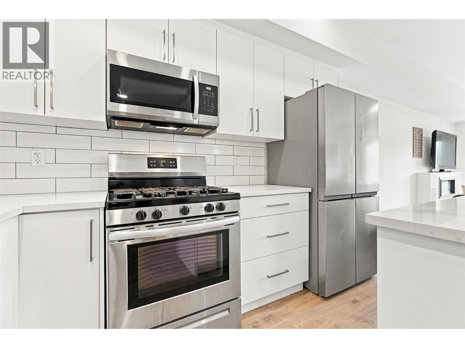 #105 2046 ROBSON Place - 15