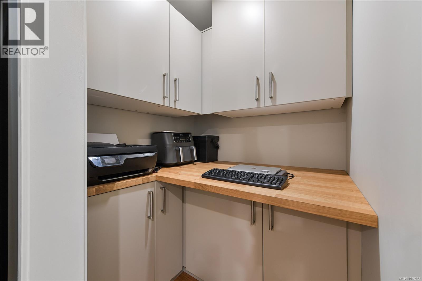 111 373 Tyee Road, Victoria
