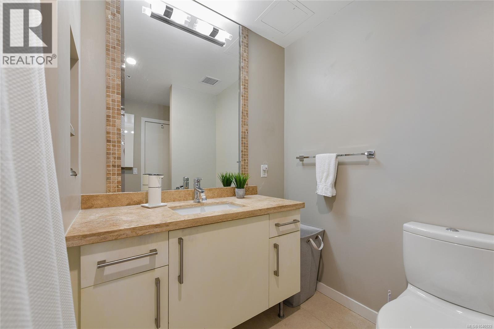 111 373 Tyee Road, Victoria