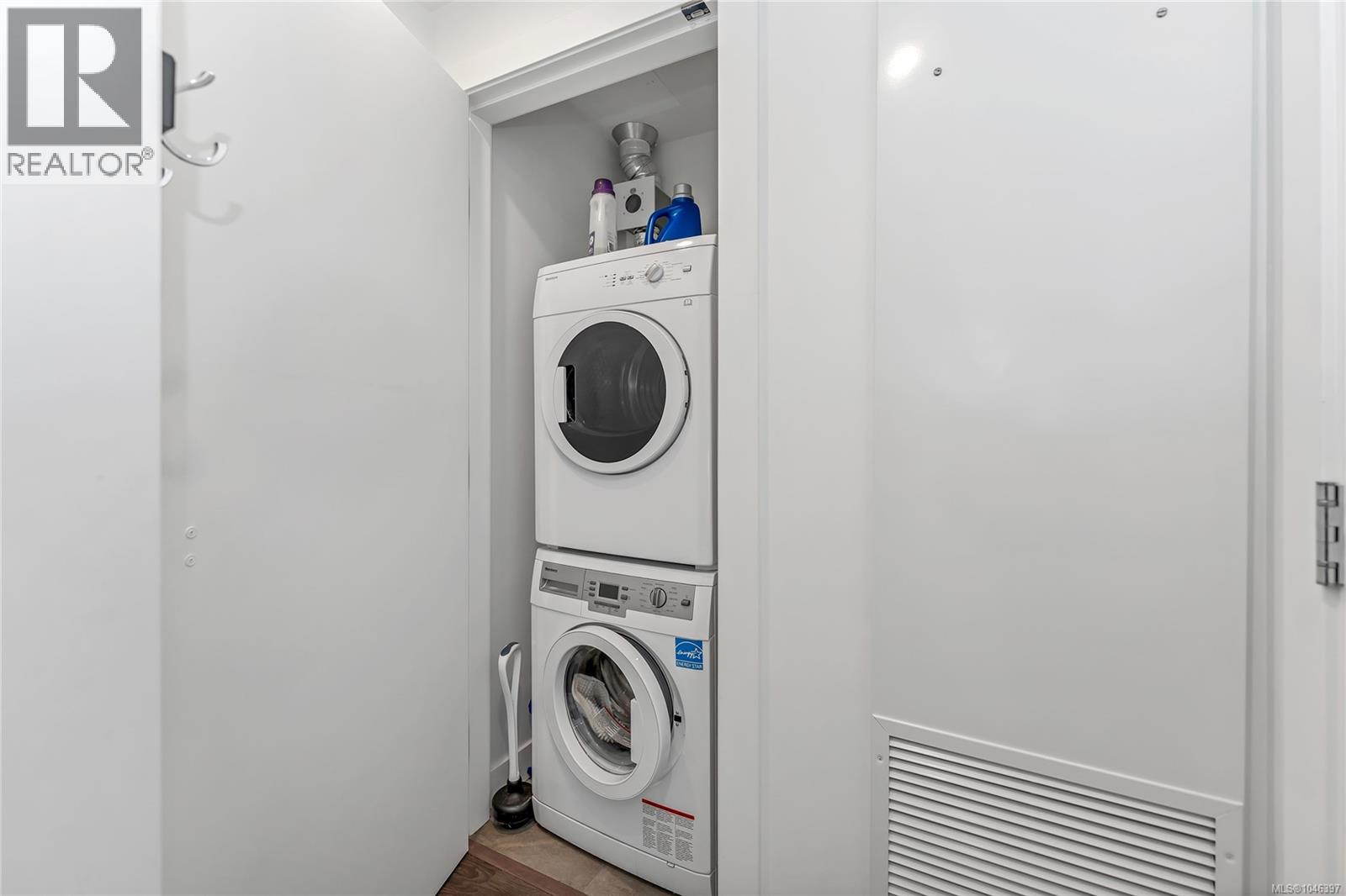 211 70 Saghalie Road, Victoria