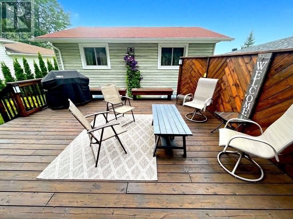 58 Stewart CRES - 26