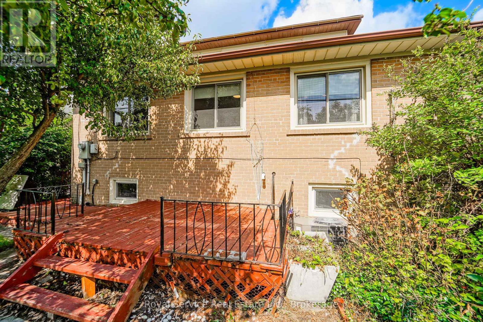 65 COMBERMERE DRIVE - 35