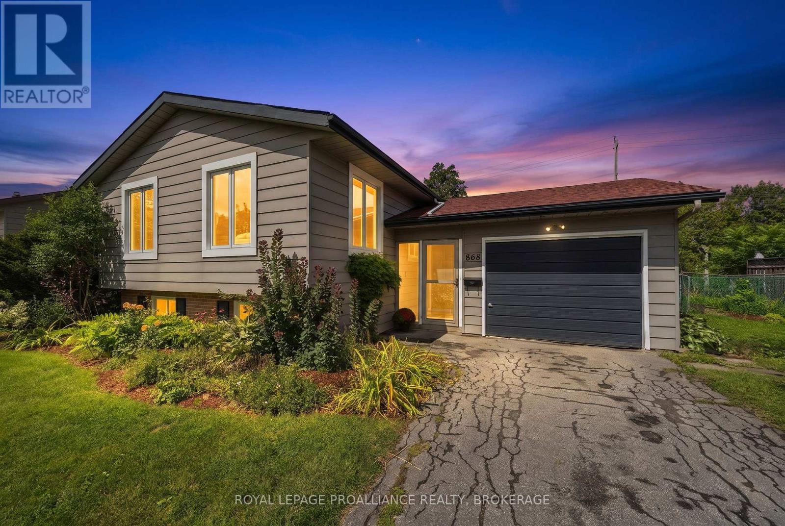 868 ALLUM AVENUE - 1